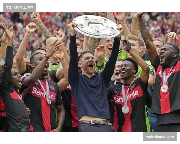 德甲速报：勒沃库森1-0小胜，赛季不败纪录延续至38场。